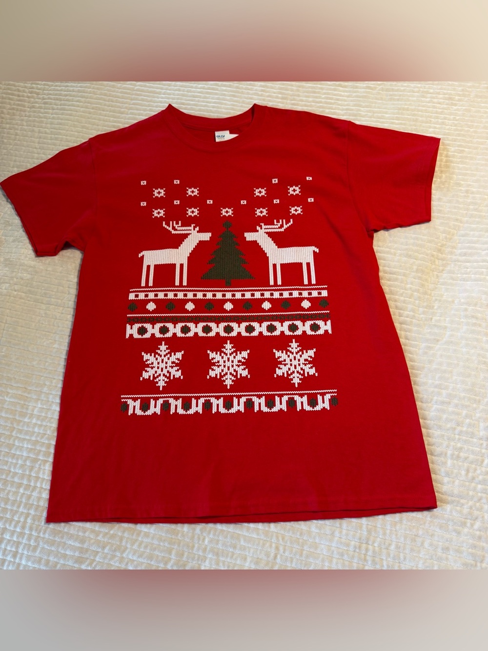 NWT Christmas Reindeer Novelty T-shirt Size Large